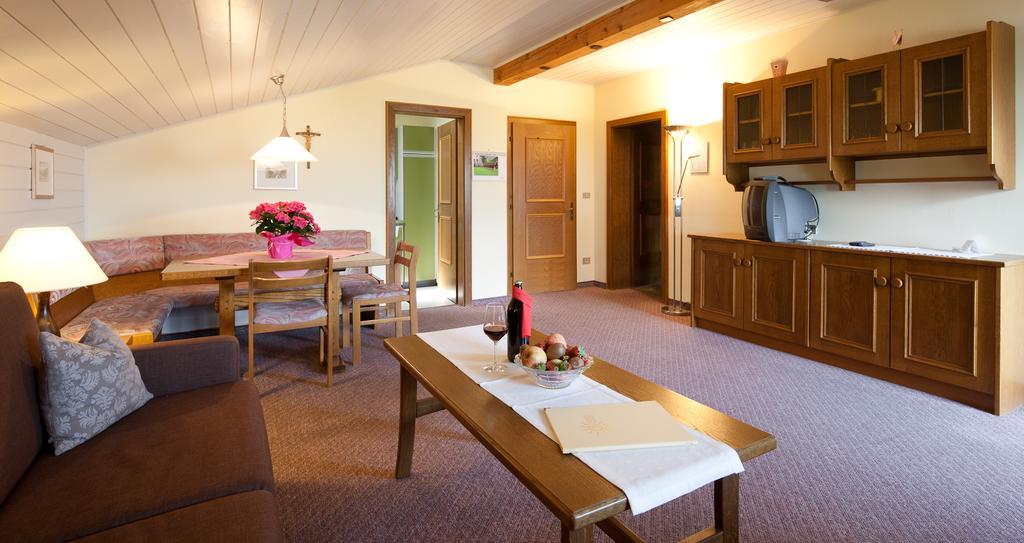 Hotel & Appartement Valtnaungut แชร์เมส ภายนอก รูปภาพ